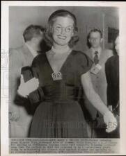 1952 Press Photo Eleanor Holm (Mrs. Billy Rose) Leaves Court Happy, New York picture