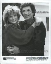1985 Press Photo Actors Constance McCashin and Bert Convy Embrace in Movie picture