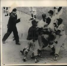 1958 Press Photo Senators Baseball players having trouble with the Indians picture