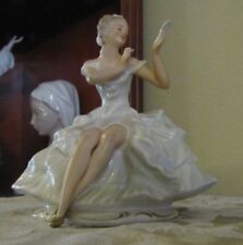 Rae Wallendorf Porcelain Seated Lady - very nice picture