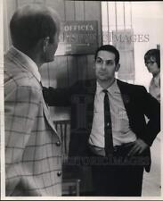 1970 Press Photo Jaycee organizer Gary Hill with parole officer Robert Harrison picture