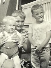 O8 Photo 1940-50's Boys Brothers Sibling Portrait Bugs Bunny picture