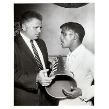 c1960 Press Photo Press Photo Sammy Davis Jr. Bert Freed Memory In White TJ7-2 picture