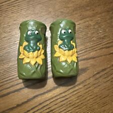 *READ* Vintage NEIL THE FROG 1976 SALT & PEPPER Shakers Large RARE Green picture