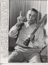 1962 Press Photo HoFer Cincinnati Outfielder Edd Roush w Bat after HoF Election picture