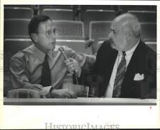 1991 Press Photo Jay Howard interviews Larry Brown for Sports - sap16825 picture