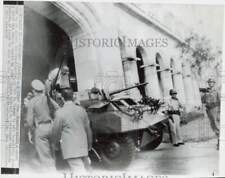 1957 Press Photo A Cuban armored vehicle enters Presidential palace in Havana picture