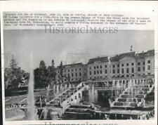 1965 Press Photo The Palace of Peter the Great in the suburbs of Leningrad picture