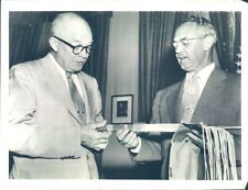GA81 1953 Original Photo INDIAN PEACE PIPE GIFT TO EISENHOWER William Harrison picture