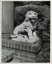 1946 Press Photo Statue of a lion at the Mt. Baker home of the W.H. Searings picture