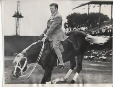 1955 Press Photo Actor Arthur Godfrey Riding exhibition 