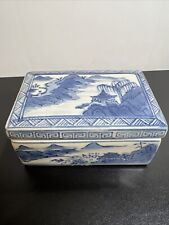 Chinese blue and white lidded porcelin box Vintage picture