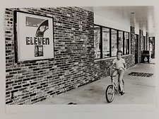 1981 Miami Lakes Florida 7-11 Seven Eleven Store Boy Bicycle VTG Press Photo picture