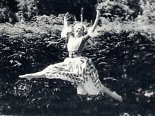 E2 Photograph Action POV Beautiful Jumping Lady Woman Dance Ballet Artistic  picture