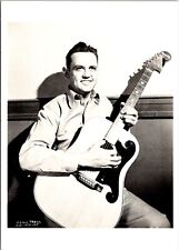 Postcard Merle Travis 1953 Playing Guitar C89 picture