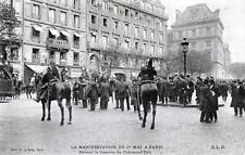 CPA 75 PARIS THE DEMONSTRATION OF MAY 1 IN PARIS IN FRONT OF THE BARRACKS OF THE CHATEAU D' picture