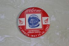 VTG. WELCOME ASTRONAUT GORDON COOPER 22 ORBITS MAY 15-16, 1963 PIN BACK picture