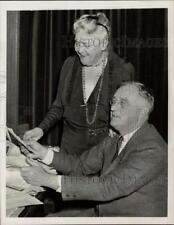1941 Press Photo Pres. Roosevelt with his mother Sara Delano Roosevelt in 1936 picture
