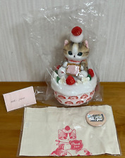 mofusand A cat sitting on a cake that can also be used as a small box Plush Doll picture