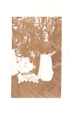 LADY WITH APRON.VTG REAL PHOTO POSTCARD RPPC*A30 picture