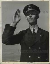 1938 Press Photo Passenger Agent D.E. Nicholson Signals Goodbye Or 