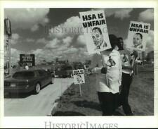 1991 Press Photo E. Muhammad & V. Jenkins protest Oilers' game outside Astrodome picture