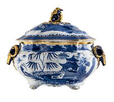 A 19th Century English Chinoiserie Willow Pattern R Gilt Decorated Soup Tureen picture