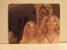 VINTAGE FOUND PHOTOGRAPH COLOR ART OLD PHOTO BLONDE GIRLS SMILE 1970S AMERICANA picture