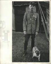 1968 Press Photo Erik Rhodes With His English Bulldog Ty - mjx76553 picture