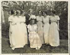 1931 Press Photo May Day Festival Queen Receives Crown with Attendants, Evanston picture