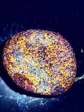 Super bright Yooperlite Sodalite Mineral Glows 365nm UV Lake Ontario picture