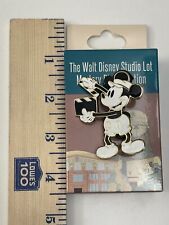Disney DEC Employee Center Mystery pin 2024 - Mickey Mouse Steamboat Director picture