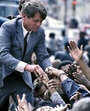 1968 ROBERT F KENNEDY ON THE CAMPAIGN TRAIL Photo (220-V) picture