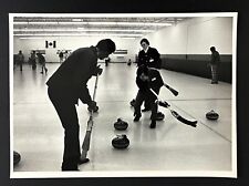 1976 Minneapolis MN North Star Curling Team Practice Sweepers VTG Press Photo picture