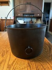 Wagner #8 Antq. Cast Iron Bean Pot Kettle Flat Bottom Straight Sides Bail Handle picture