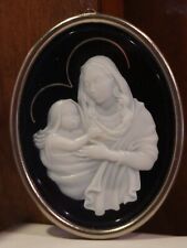 hallmark Vintage 1983 Mother and Child Keepsake Holiday Ornament Cameo Christmas picture