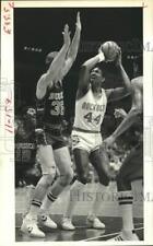 1983 Press Photo Dave Cowens tries to block a shot by Elvin Hayes at The Summit picture