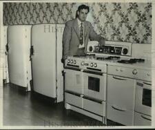 1955 Press Photo Schwab Music House - D.E. Schwab, Firm President - noc38702 picture