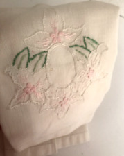 Vtg Pink Embroidered Oval FLOWER Linen Guest HAND TOWEL Shabby Chic Bathroom a picture