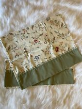 Walmart Mainstay Standard/Queen Pillow Cases Set of 2 Floral Green Trim EUC picture