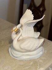 LEFTON China 1985 Entwined Swans table figurine/ Light VTG 5” NICE picture