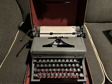 VTG Royal Quiet De Luxe Portable Typewriter w/ Storage Case Good Condition WORKS picture