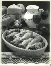 1985 Press Photo Cabbage rolls filled with Roquefort cheese, apple and shallots picture
