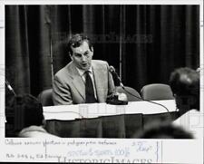 1991 Press Photo UConn basketball coach Jim Calhoun during press conference picture