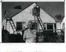1990 Press Photo Margaret Kase Watches Volunteer Work on Her Home in Wickliffe picture