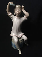 LLADRO RETIRED PIECE #1148 Girl Shampooing picture