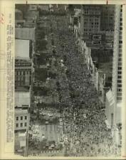 1976 Press Photo Canal Street jammed with people celebrating Mardi Gras - Aerial picture