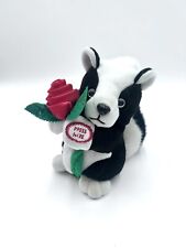 MTY int Singing Valentine Skunk Plush Play HOW SWEET IT IS Holding Rose WORKS picture