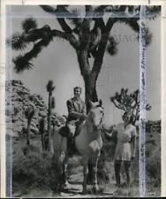 1951 Press Photo Tourists horseback riding in Palm Springs, California picture