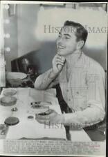 1945 Press Photo Actor Tyrone Power at Hollywood Studio Dressing Room picture